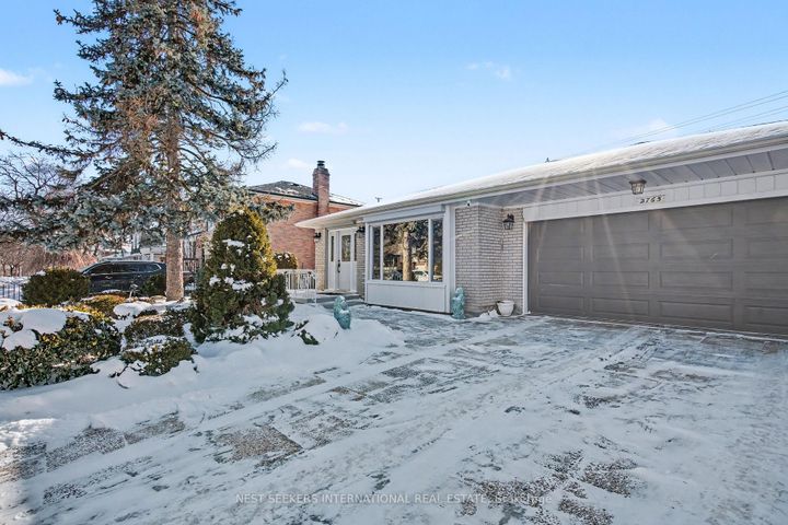 Photo 2 at 2765 Bushland Crescent, Clarkson, Mississauga