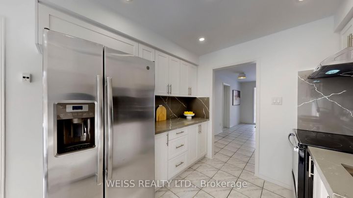 Photo 10 at 9 Tralee Street, Heart Lake West, Brampton