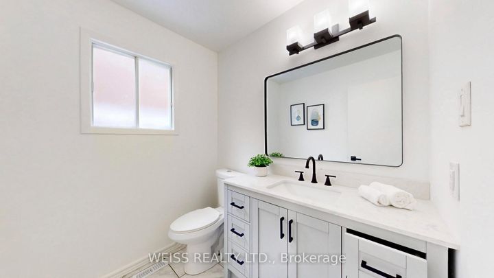 Photo 16 at 9 Tralee Street, Heart Lake West, Brampton