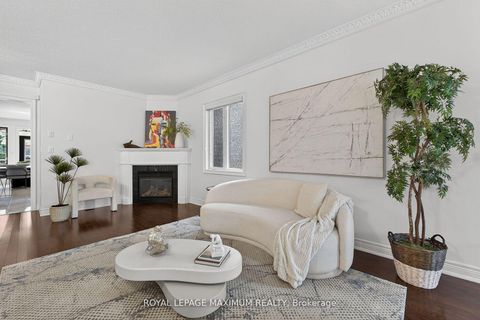 Photo 6 at 27 Acqua Drive, Vellore Village, Vaughan