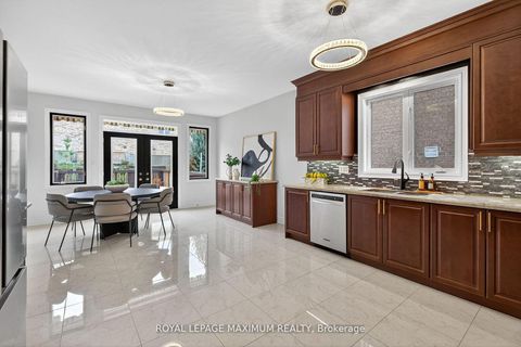 Photo 9 at 27 Acqua Drive, Vellore Village, Vaughan