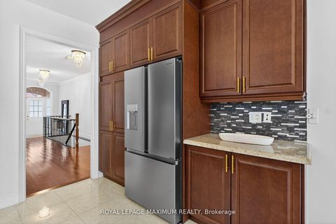 Photo 13 at 27 Acqua Drive, Vellore Village, Vaughan