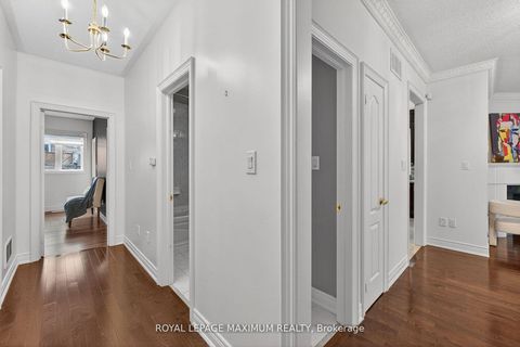 Photo 17 at 27 Acqua Drive, Vellore Village, Vaughan