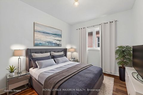 Photo 18 at 27 Acqua Drive, Vellore Village, Vaughan