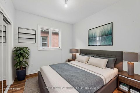 Photo 19 at 27 Acqua Drive, Vellore Village, Vaughan