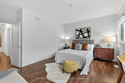 Photo 22 at 27 Acqua Drive, Vellore Village, Vaughan