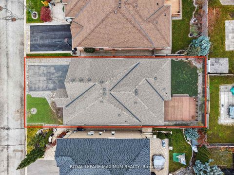 Photo 33 at 27 Acqua Drive, Vellore Village, Vaughan