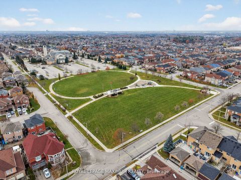 Photo 35 at 27 Acqua Drive, Vellore Village, Vaughan