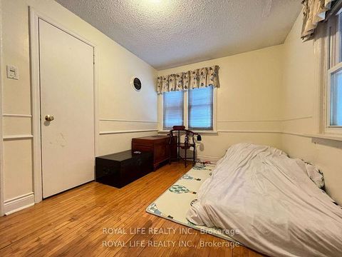 Photo 0 at 33 Agincourt Drive, Malvern West, Toronto