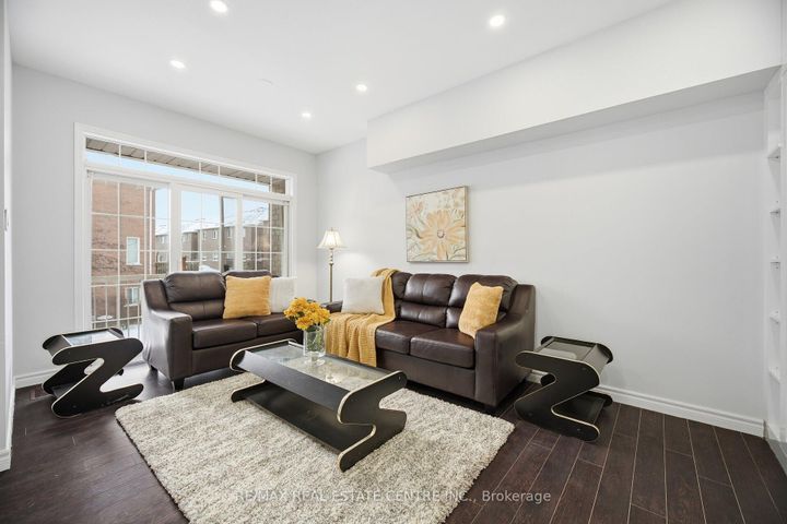 Photo 8 at 89 - 7155 Magistrate Terrace, Meadowvale Village, Mississauga