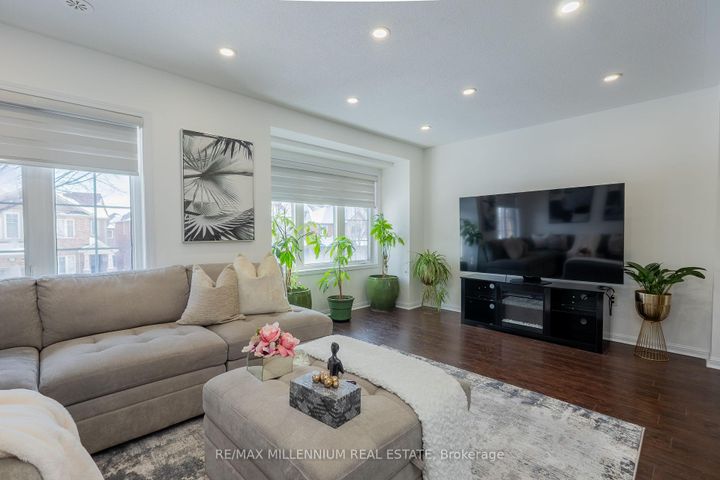 Photo 11 at 74 Lathbury Street, Northwest Brampton, Brampton