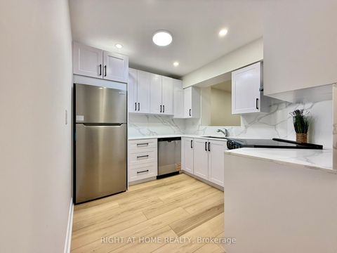 Photo 8 at 116 - 326 Major Mackenzie Drive E, Crosby, Richmond Hill