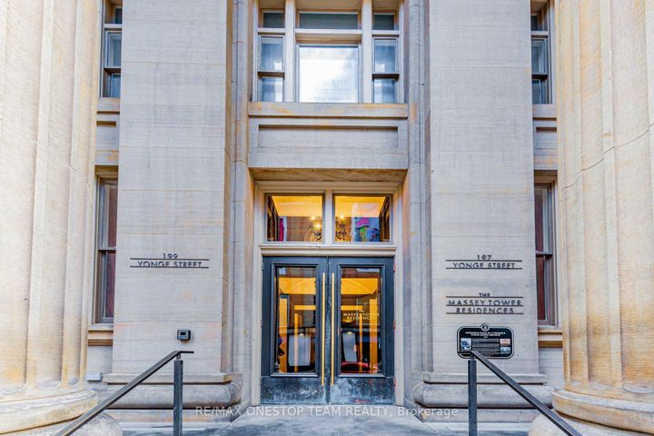 Photo 1 at 1114 - 197 Yonge Street, Yonge Corridor, Toronto