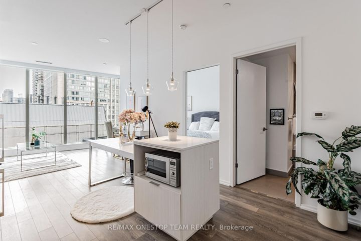 Photo 8 at 1114 - 197 Yonge Street, Yonge Corridor, Toronto