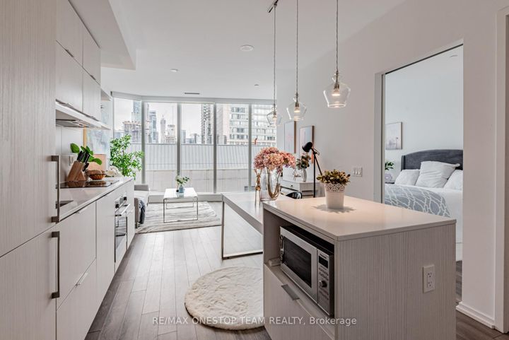 Photo 9 at 1114 - 197 Yonge Street, Yonge Corridor, Toronto