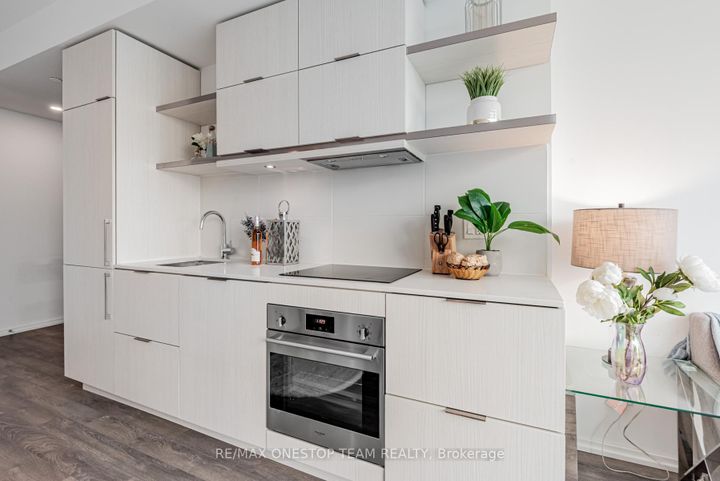 Photo 13 at 1114 - 197 Yonge Street, Yonge Corridor, Toronto