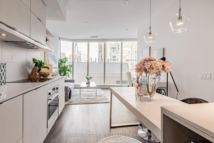 Photo 15 at 1114 - 197 Yonge Street, Yonge Corridor, Toronto