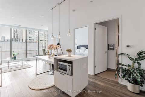 Photo 8 at 1114 - 197 Yonge Street, Yonge Corridor, Toronto