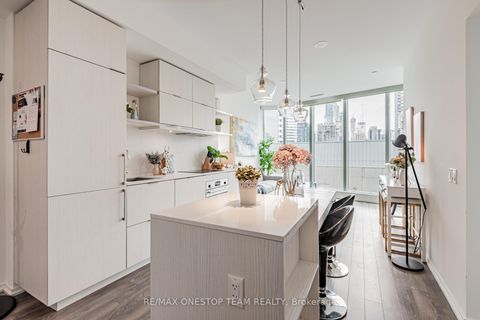 Photo 10 at 1114 - 197 Yonge Street, Yonge Corridor, Toronto