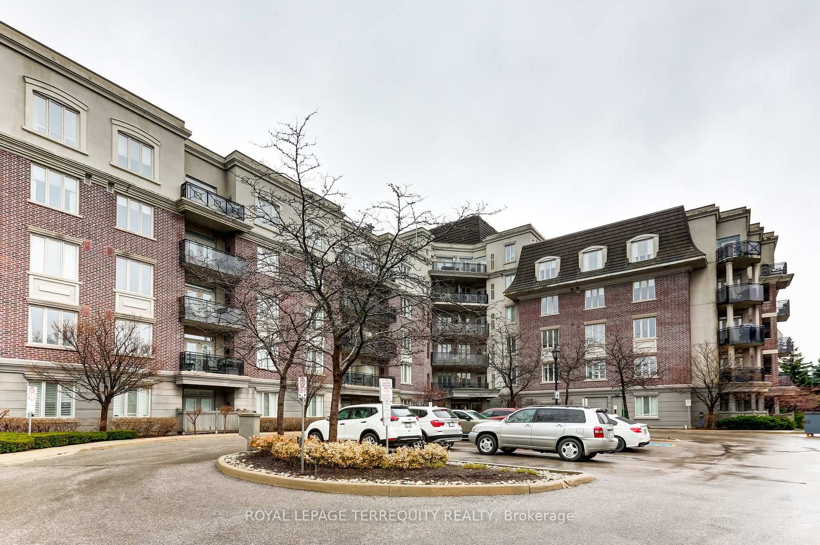 422 - 245 Dalesford Road, Queensway, Toronto 
