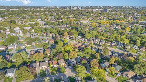 Photo 4 at 28 Lynvalley Crescent, Maryvale, Toronto