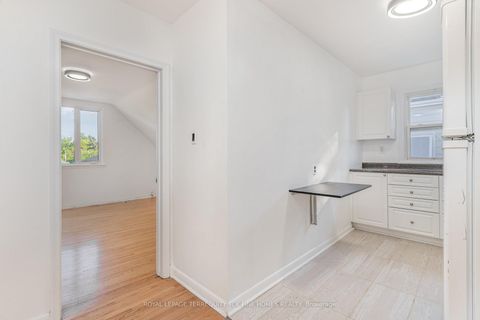 Photo 9 at 28 Lynvalley Crescent, Maryvale, Toronto