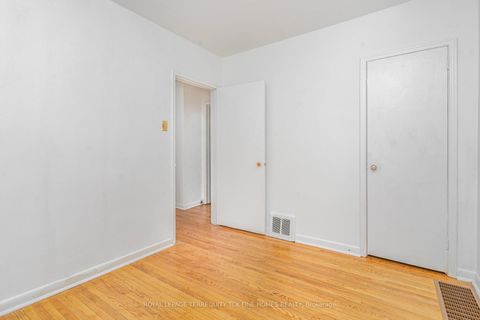 Photo 14 at 28 Lynvalley Crescent, Maryvale, Toronto