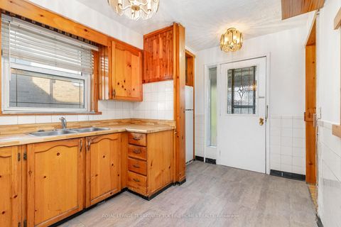 Photo 18 at 28 Lynvalley Crescent, Maryvale, Toronto