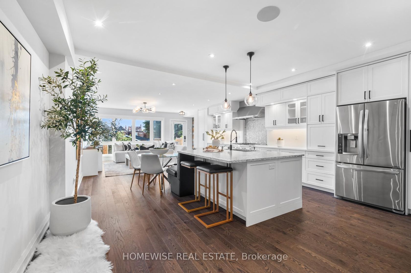 17 Earnscliffe Road, Oakwood Village, Toronto 