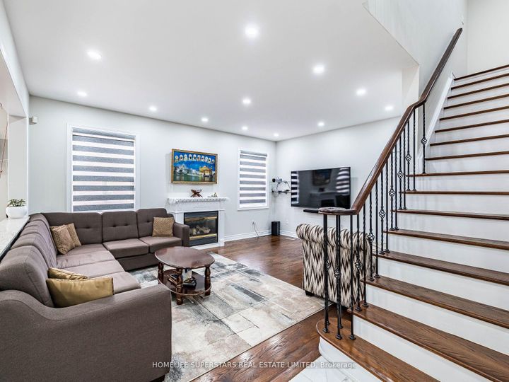 Photo 32 at 13 Wallaby Way, Wellington, Brampton