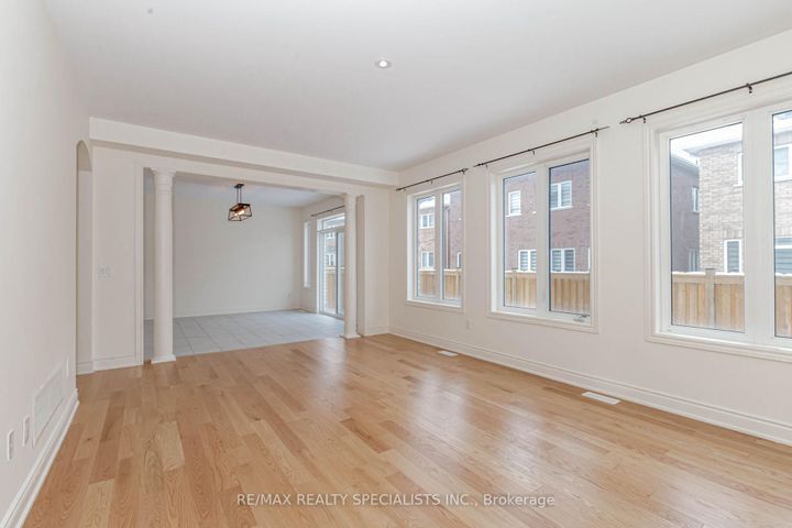 Photo 9 at 74 Clockwork Drive, Northwest Brampton, Brampton