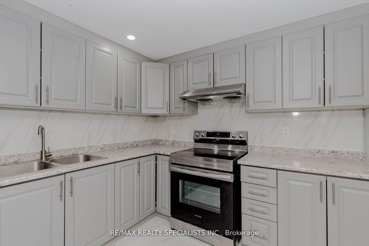 Photo 37 at 74 Clockwork Drive, Northwest Brampton, Brampton