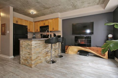 Photo 7 at 408 - 800 King Street W, Niagara, Toronto