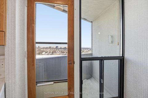 Photo 11 at PH2 - 284 Mill Road, Markland Wood, Toronto