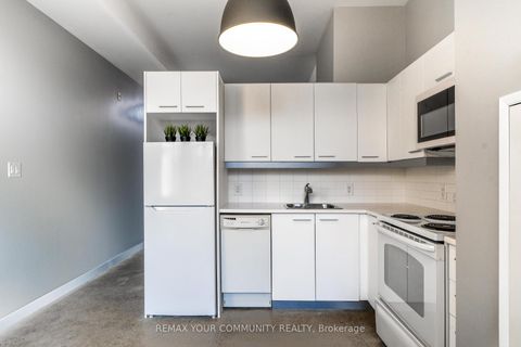 Photo 5 at 304 - 569 King Street E, Moss Park, Toronto