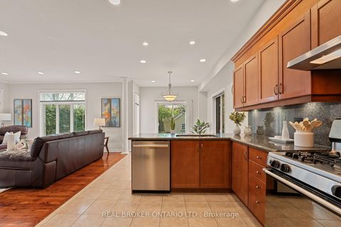 Photo 11 at 58 Calera Crescent, Sonoma Heights, Vaughan