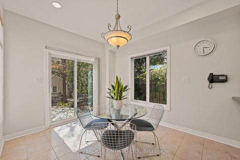 Photo 12 at 58 Calera Crescent, Sonoma Heights, Vaughan