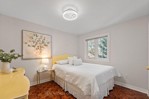 Photo 14 at 58 Calera Crescent, Sonoma Heights, Vaughan