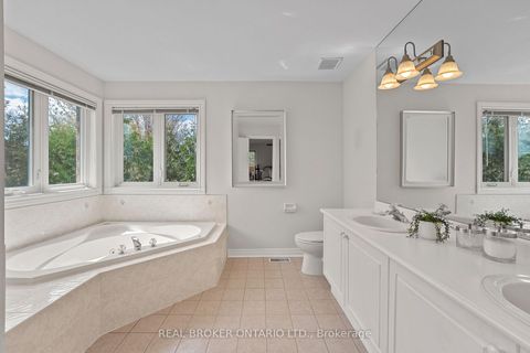 Photo 17 at 58 Calera Crescent, Sonoma Heights, Vaughan