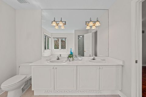 Photo 18 at 58 Calera Crescent, Sonoma Heights, Vaughan