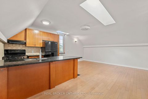 Photo 20 at 58 Calera Crescent, Sonoma Heights, Vaughan