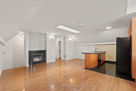 Photo 21 at 58 Calera Crescent, Sonoma Heights, Vaughan