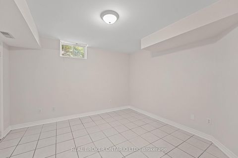 Photo 25 at 58 Calera Crescent, Sonoma Heights, Vaughan