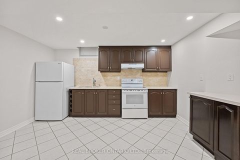 Photo 27 at 58 Calera Crescent, Sonoma Heights, Vaughan