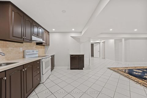 Photo 28 at 58 Calera Crescent, Sonoma Heights, Vaughan