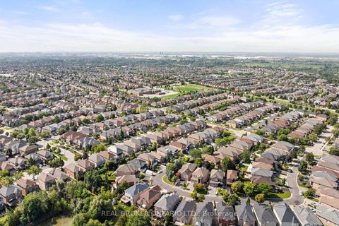 Photo 42 at 58 Calera Crescent, Sonoma Heights, Vaughan