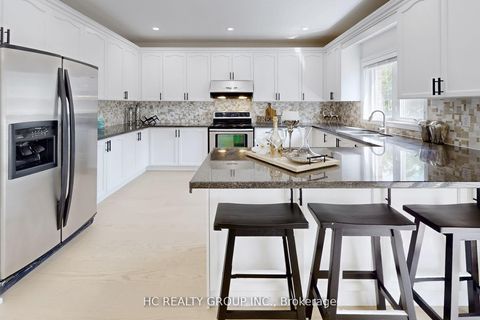 Photo 9 at 47 Medoc Place, Patterson, Vaughan