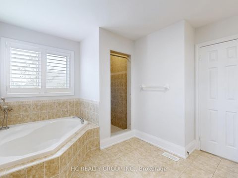 Photo 12 at 47 Medoc Place, Patterson, Vaughan