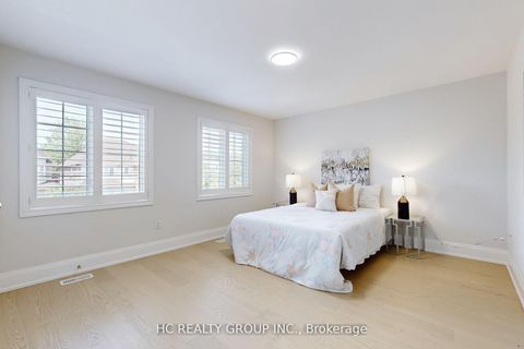 Photo 13 at 47 Medoc Place, Patterson, Vaughan