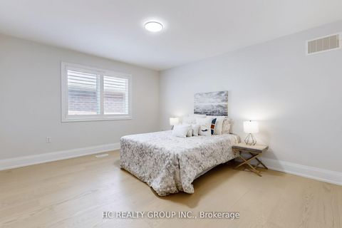Photo 14 at 47 Medoc Place, Patterson, Vaughan